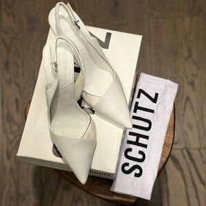 SCHUTZ White Pumps . 9.5 . NWT . Shoe Box & Dust Bag included 🤍